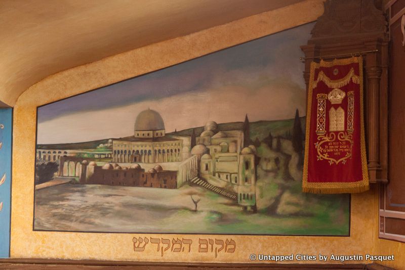 A mural inside Bialystoker Synagogue