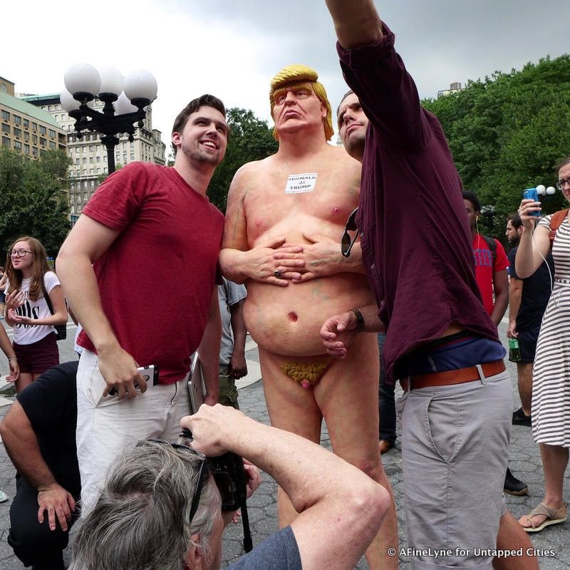 statue-selfie-donald-trump-statue-nyc-untapped_cities