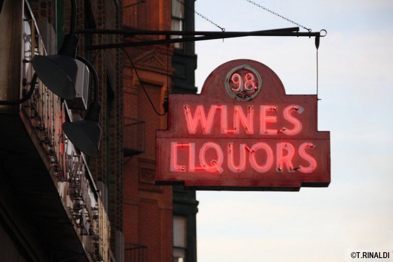 casa-olveira-liquor-store-neon-sign-thomas-rinaldi-nyc-2