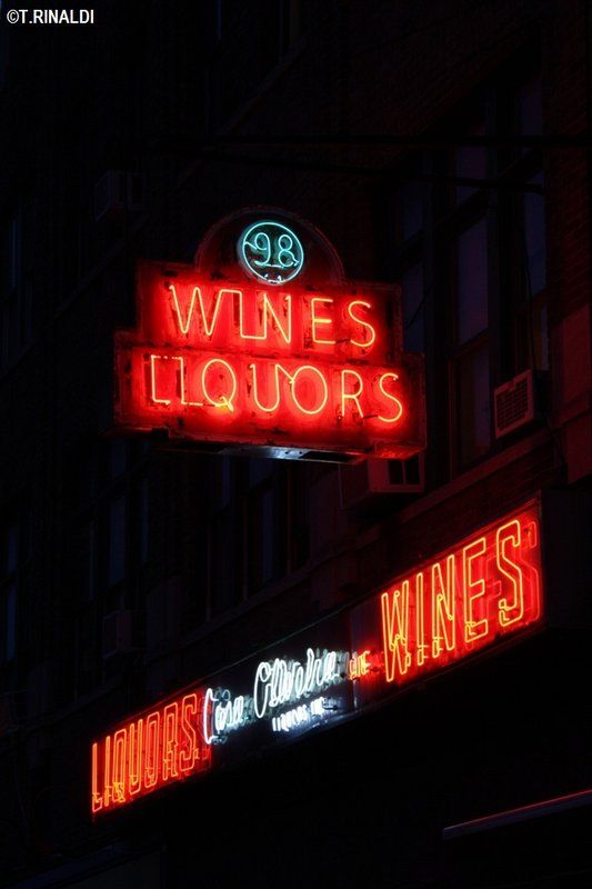 casa-olveira-liquor-store-neon-sign-thomas-rinaldi-nyc-3