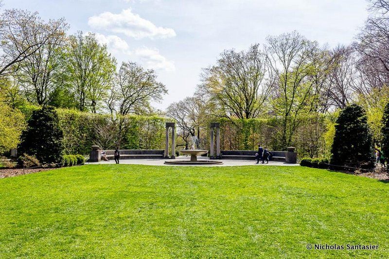 brooklyn-botanic-garden-osborne-garden-terrace-whispering-benches-fountain-nyc