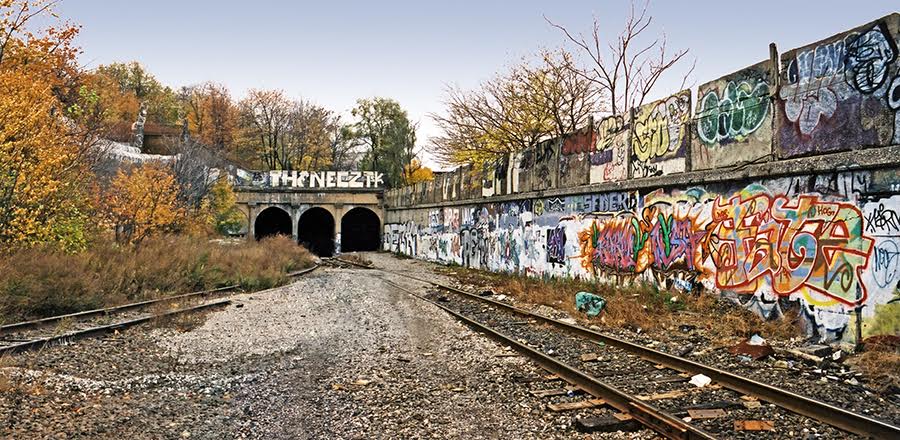 Broken-Windows-Graffiti-NYC-Untapped-Cities-NYC-James-And-Karla-Murray16