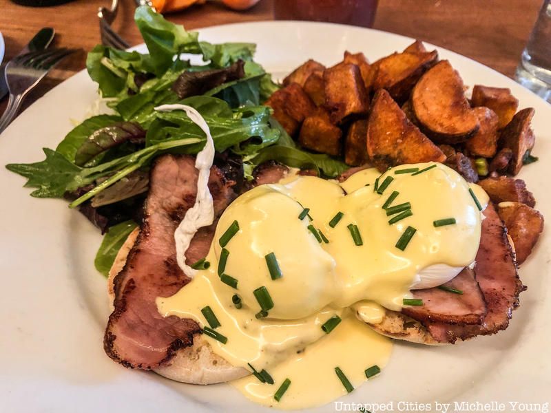 Eggs benedict