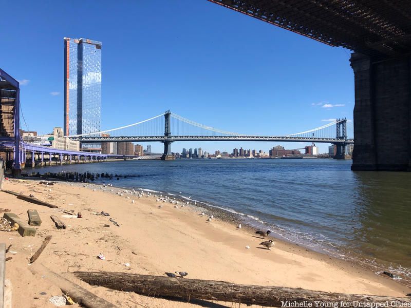 Beach beneath Brooklyn Bridge