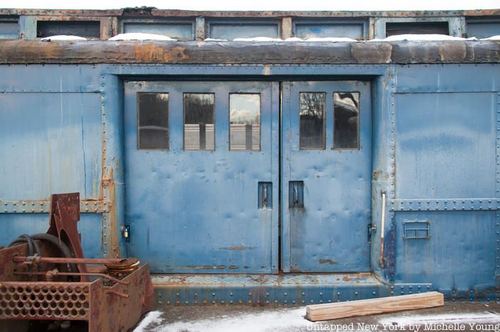 Side door of the MCNW-002 baggage car