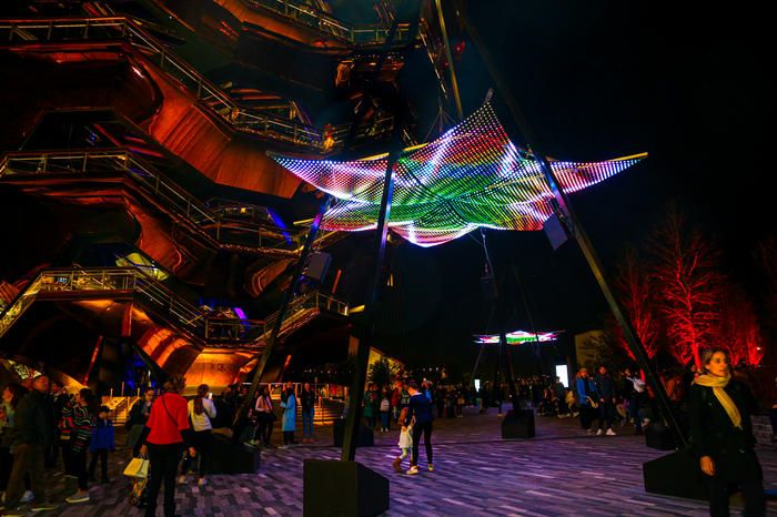 Lyra, a star-shaped lightshow at Hudson Yards