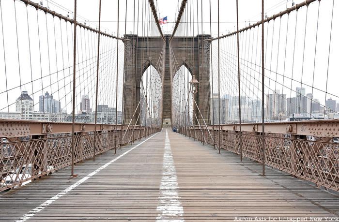 Empty Brooklyn Bridge in Coronavirus