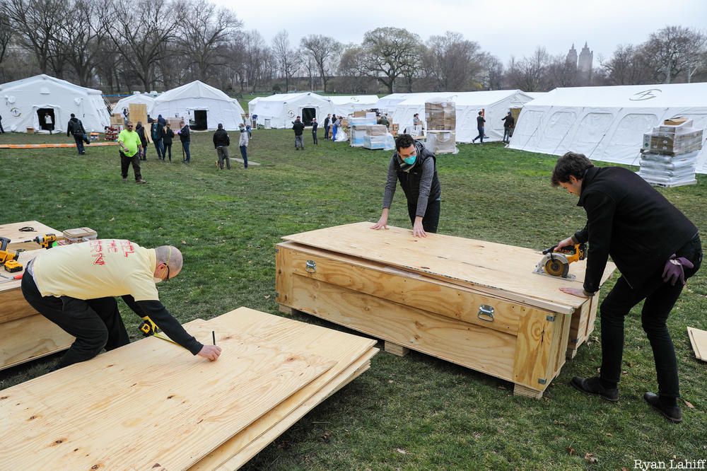 Building the field hospital in Central Park