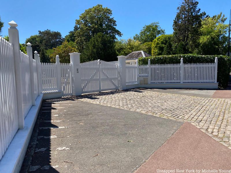 Fence in front of the Mount Vernon in Vaucresson