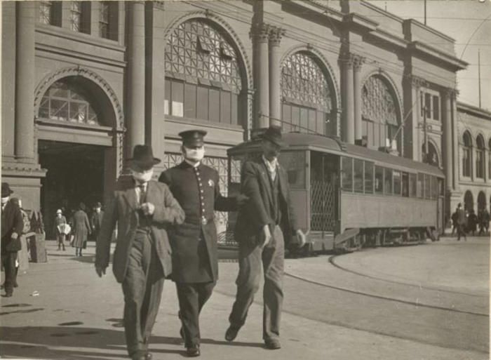 Police officer arresting anti-mask citizens in San Francisco