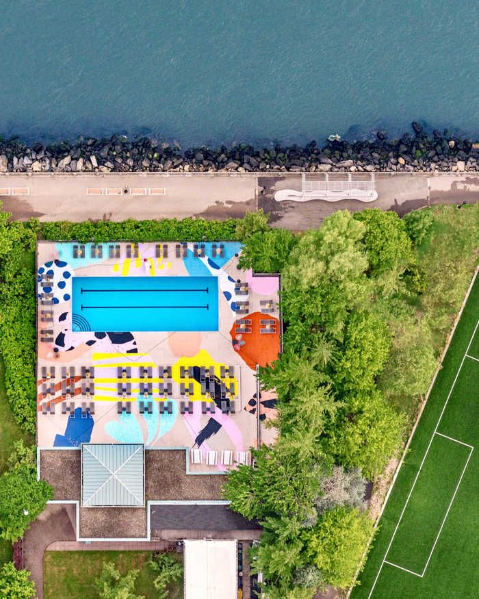 Manhattan Park Pool mural on Roosevelt Island by Alex Proba