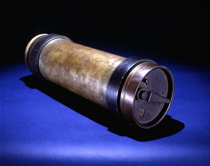 Pneumatic mail tube