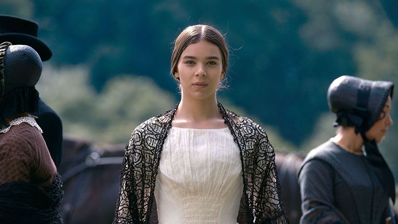 Hailee Steinfeld as emily Dickinson