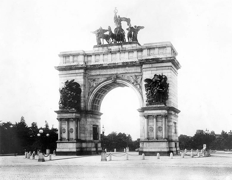 Soldiers' and Sailors Memorial Arch circa 1905