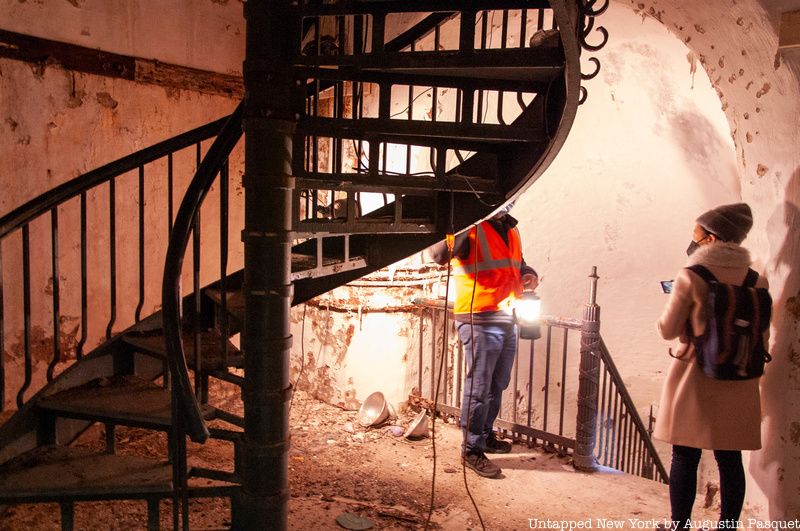 First landing inside Soldiers' and Sailors' Memorial Arch