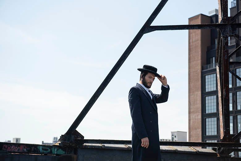 Moishe Lefkovitch atop building on Flushing Avenue in filming location for Unorthodox