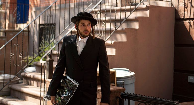 Yanky Shapiro in front of Williamsburg townhouse