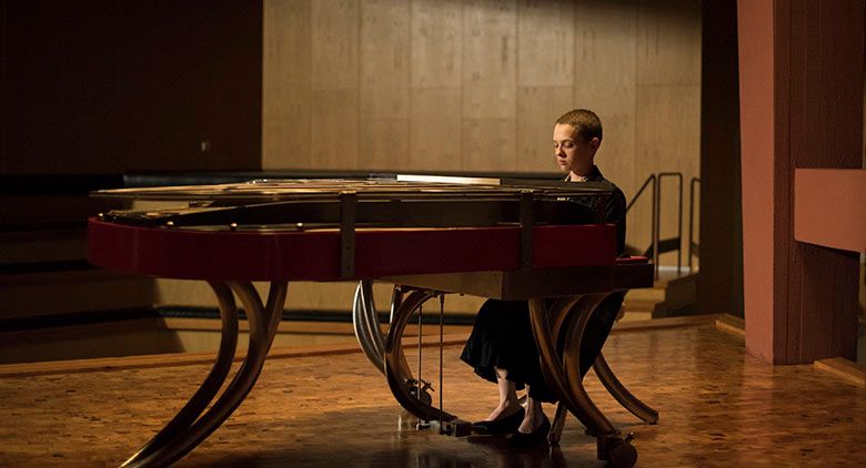 Esty playing piano at the Chalhulm-Conservatory filmed at theStaatliche Institut für Musikforschung in Berlin