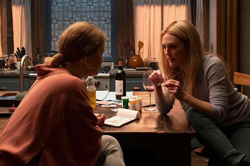 Julianne Moore and Amy Adams in Woman in the Window