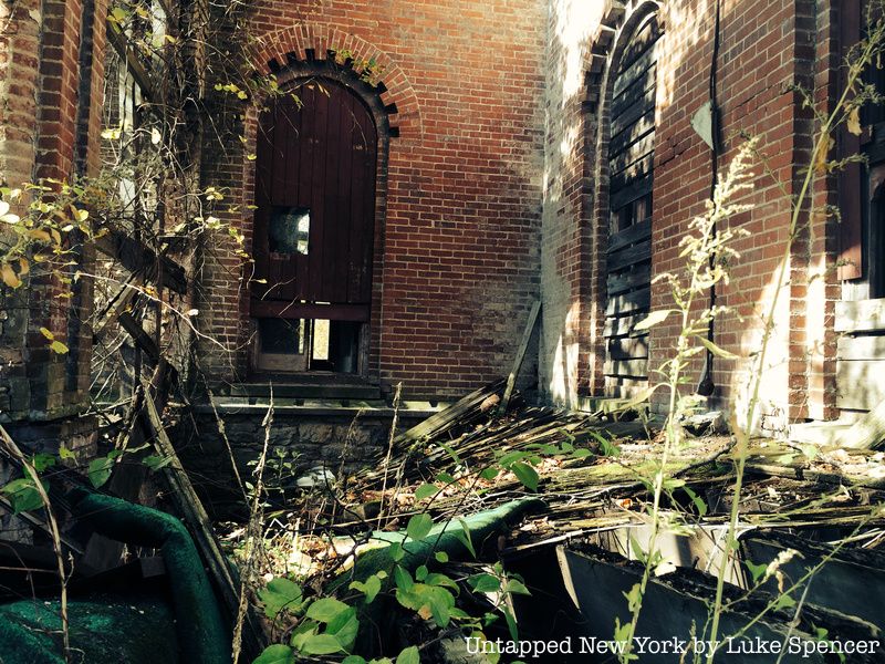 Wyndcliffe Mansion in disrepair.