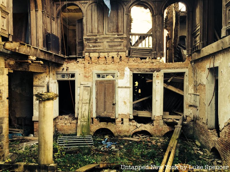 Wyndcliffe Mansion in disrepair.