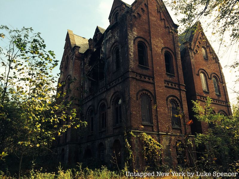 Wyndcliffe Mansion exterior.