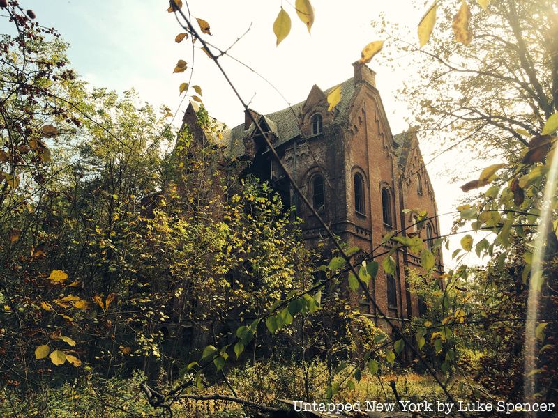 Wyndcliffe Mansion exterior.