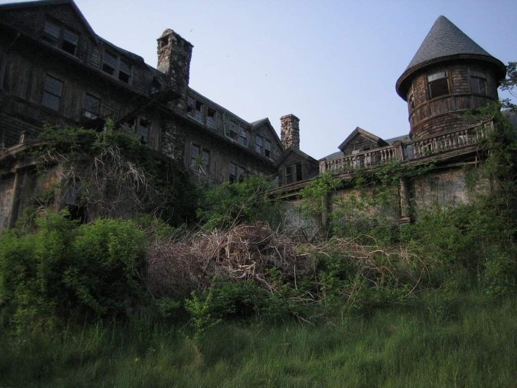 Bennett School for Girls exterior building with grass