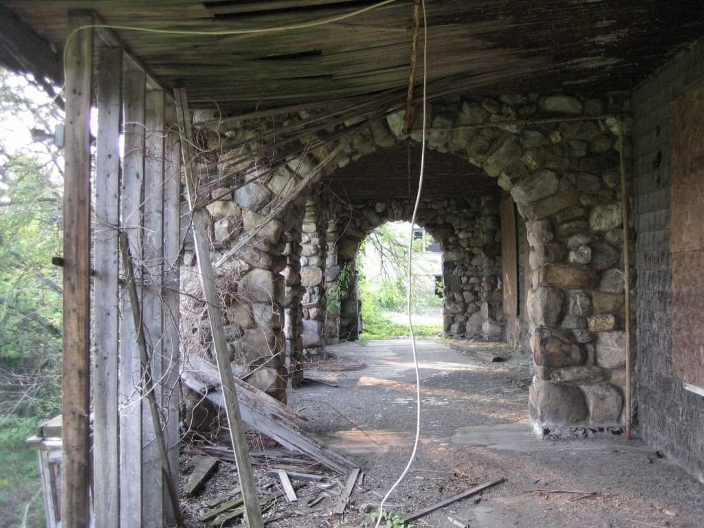 Bennett School for Girls stone archway