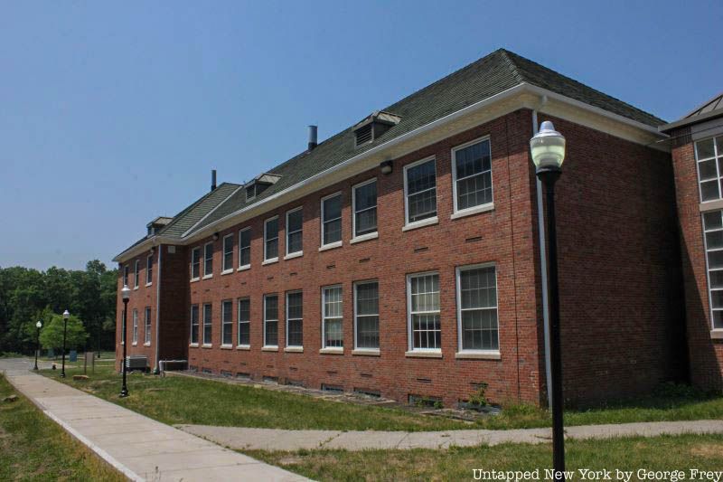 Historic building in Willowbrook