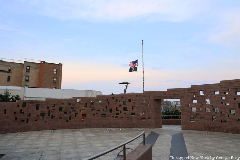 Memorial to 2001 crash American Airlines flight 587