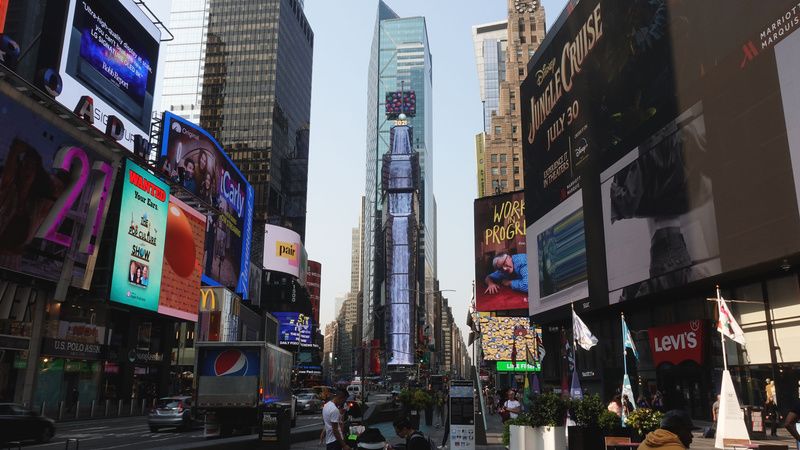 Image of Waterfall-NYC at One Times Square. Courtesy of Siobhán Stocks-Lyons (Marino).