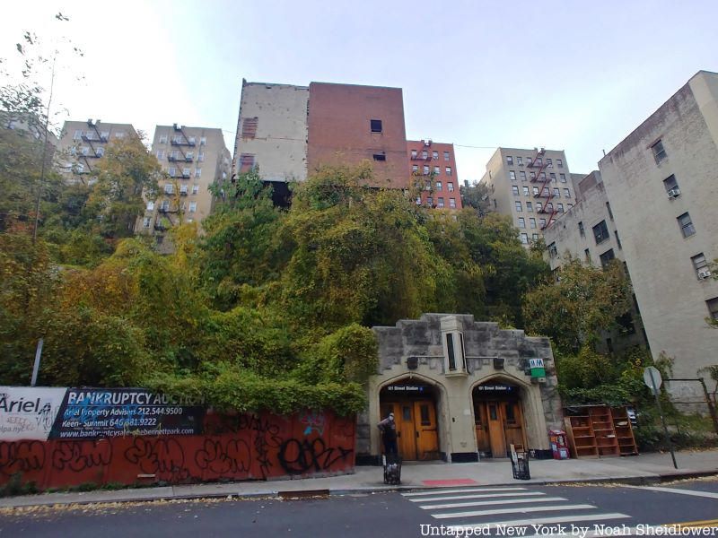 Subway entrance at 181st in Hudson Heights