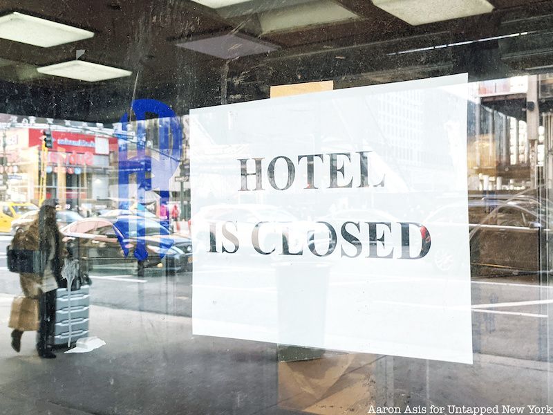 Hotel is closed sign