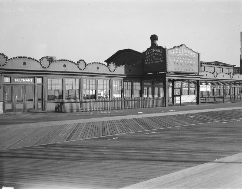 Feltman's restaurant in Coney Island in 1940