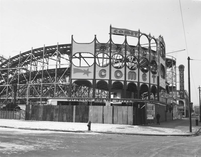 The Comet roller coaster in 1940