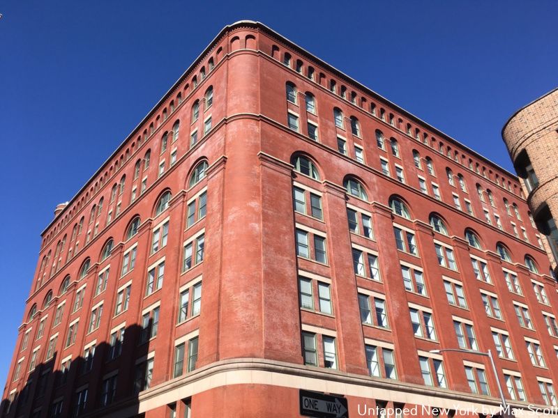 Federal Archive Building facade