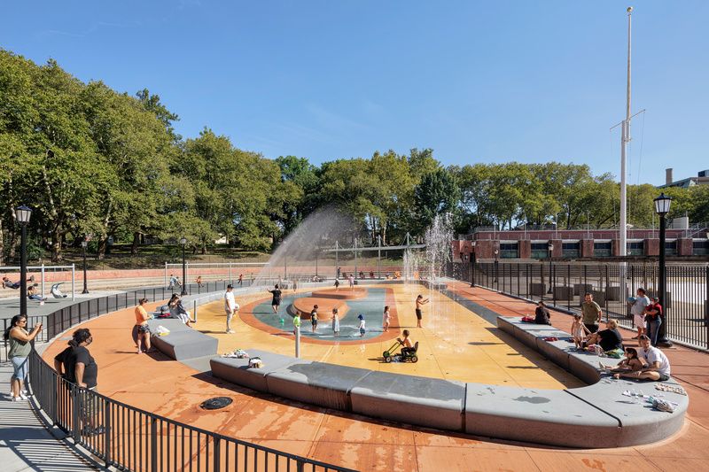 Astoria Park Pool and play center