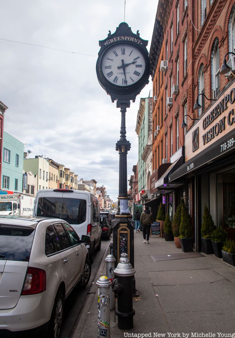 Bomelstein sidewalk clock looking south