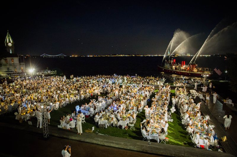 An aerial view of Dîner en Blanc in 2016.