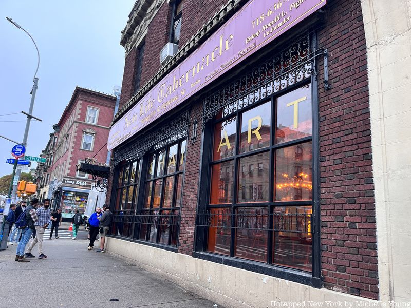 Exterior of automat on set of Marvelous Mrs. Maisel