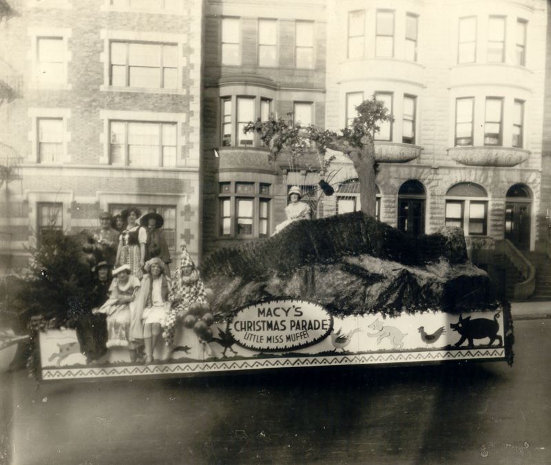 Miss Muffet Float at the First Macy's thanksgiving day parade