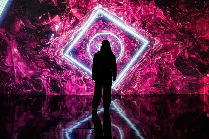 Artechouse NYC Magentaverse installation, Pantone Color of the Year.