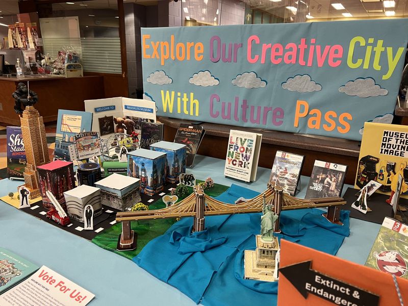 book display contest contestant