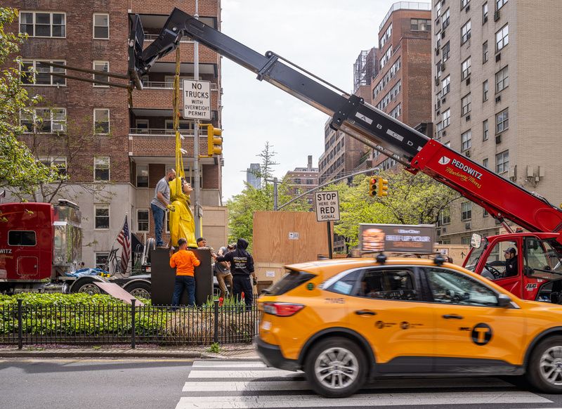 sculpture on Park Avenue installation