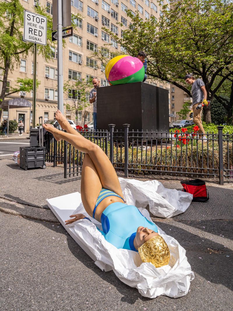 Swimmer sculpture on Park Avenue