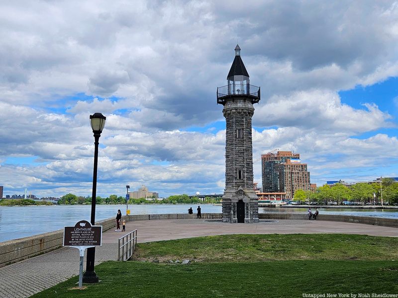 Roosevelt Island Lighthouse