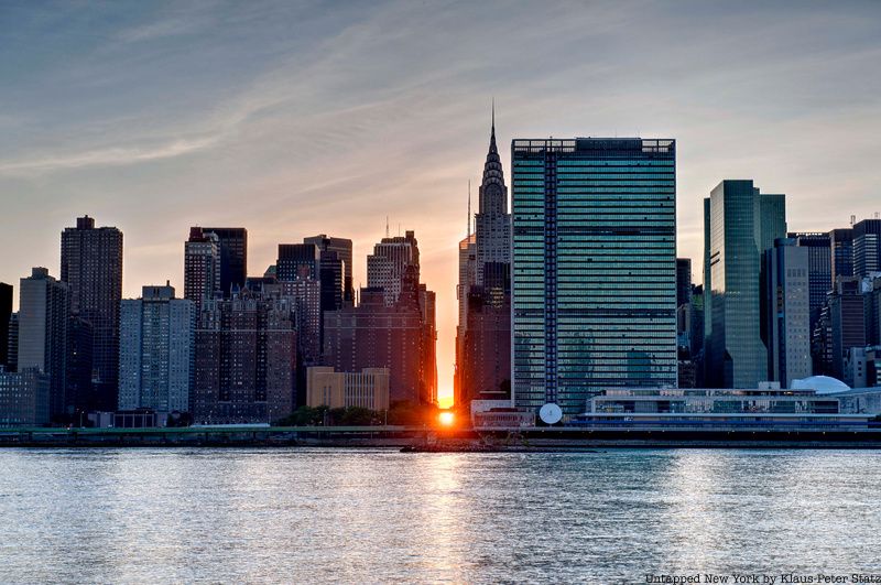 Manhattanhenge as seen from Gantry State Park