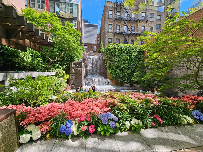 Urban waterfall in Greenacre Park