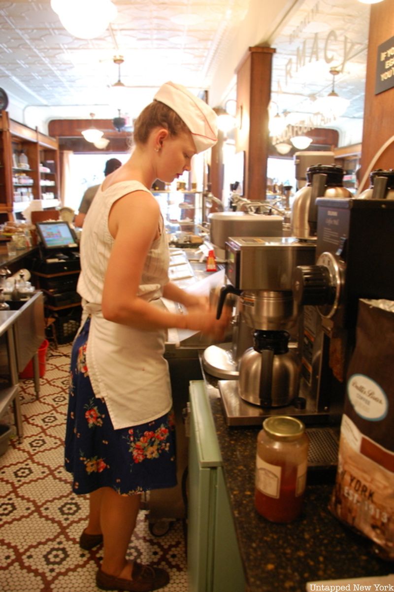 A waitress making an Egg cream 